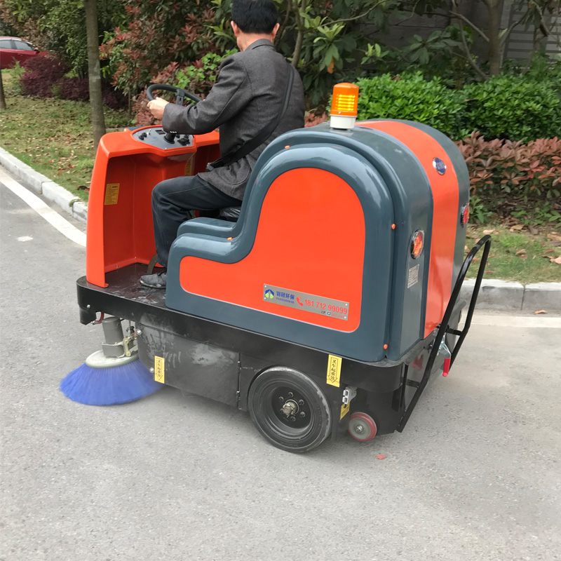 物業(yè)采購(gòu)駕駛式掃地機(jī)